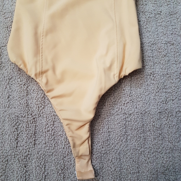 Zara Women's Sleeveless w/ Metal Detail Bodysuit Butter Yellow Sz XS NWT - Picture 8 of 13